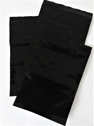 160 x 220 mm, 50 µ schwarz eingefärbt klein (100 Stück)